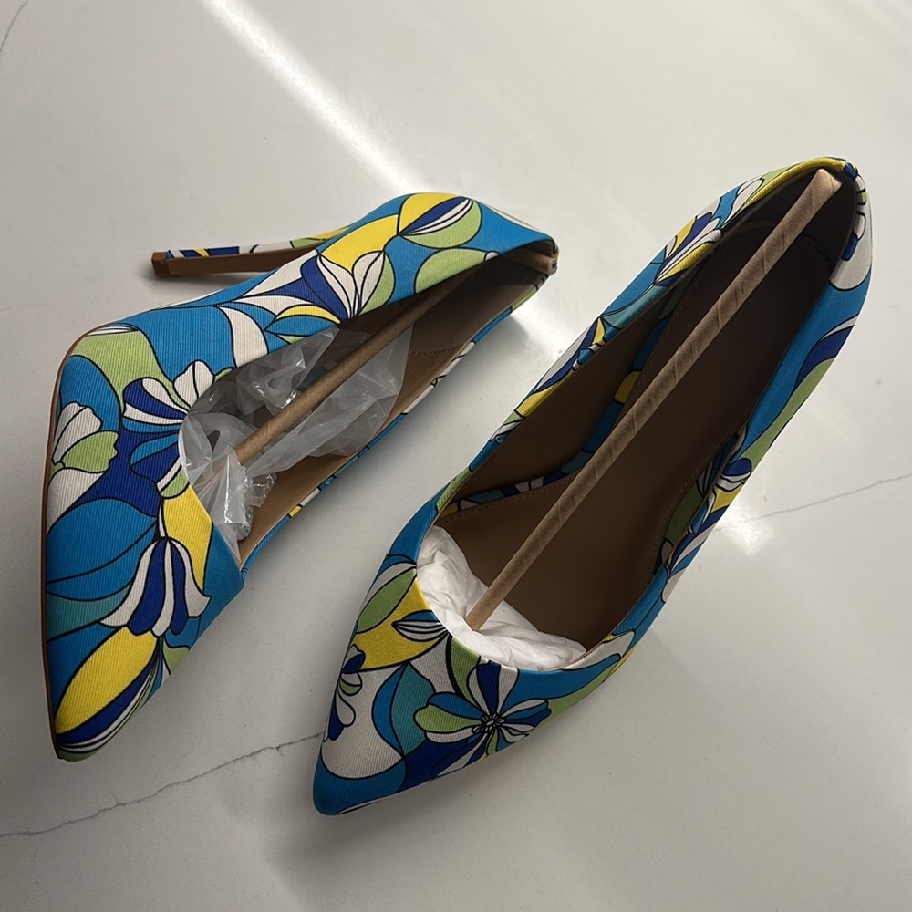 Pumps Abstract Floral Blue Yellow White Size 9 NEW Just Fab - Picture 2 of 5